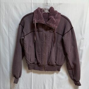 Lululemon Short Sweet and Sherpa Jacket
Size S
Heathered Antique Bark